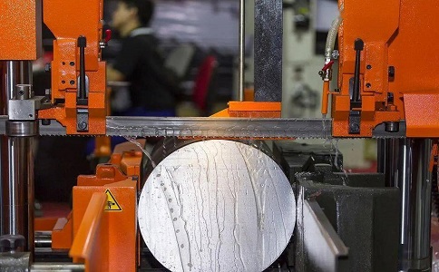 梓潼立式金属带锯床切削出现跑带故障解决方法！